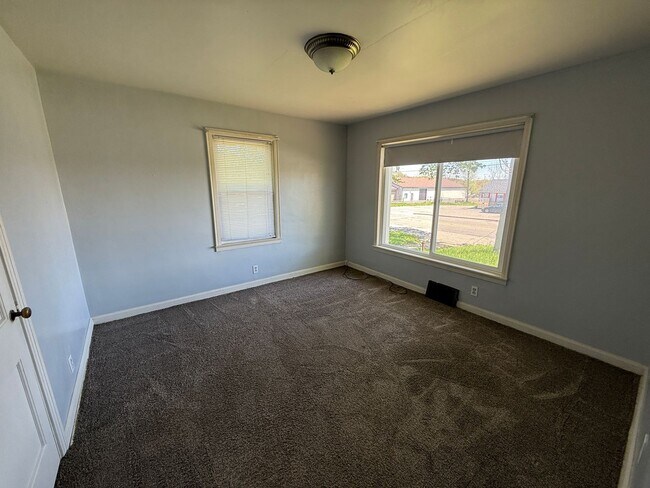 Building Photo - Single Family Home-Northwest School District *FREE AUGUST 2026 RENT*