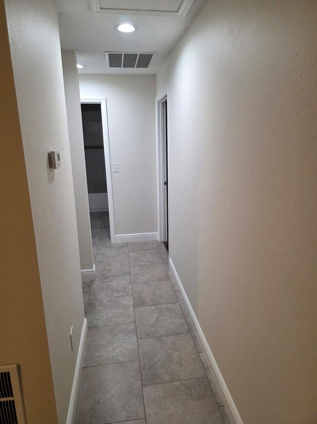 Building Photo - Beautiful Home near Busch Gardens!