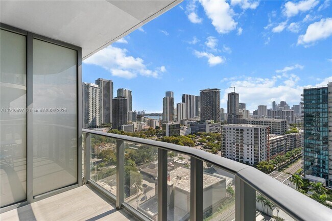 Building Photo - 121 NE 34th St