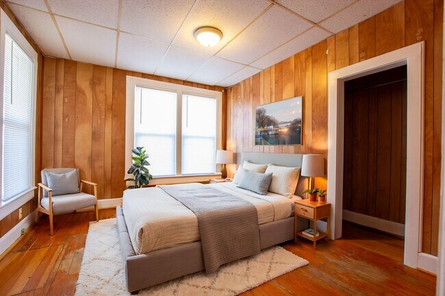 Building Photo - 207 S 17th St