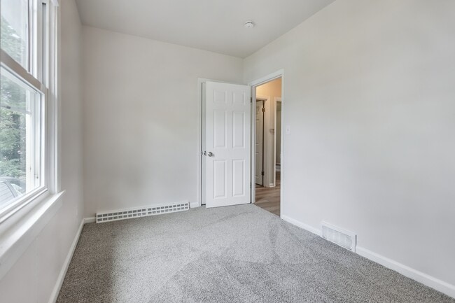 Building Photo - 3728 Standish Ave