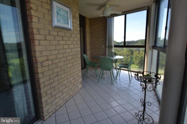 Building Photo - 15101 Interlachen Dr