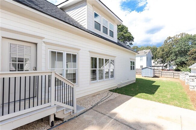 Building Photo - 433 Trabert Ave NW