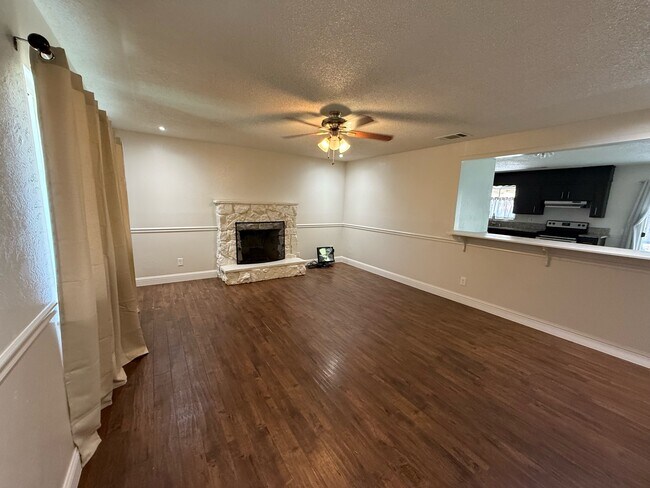 Building Photo - 159 W Burlwood Ln