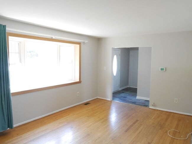 Building Photo - Your Next Home Awaits! Single Family Home Westminster, MD