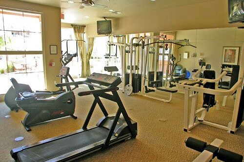 Building Photo - 420 W 1st St