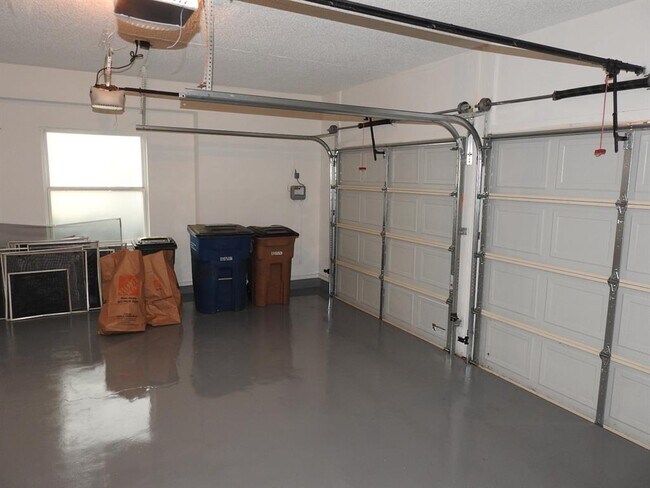 Building Photo - 11207 Crossland Dr