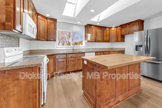 Building Photo - 7245 Pembroke Dr