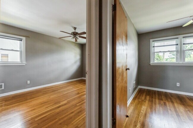 Building Photo - Bergenfield NJ Split Level Spacious Single Family home