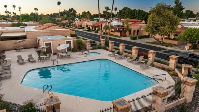 Building Photo - 8178 Via de Ln