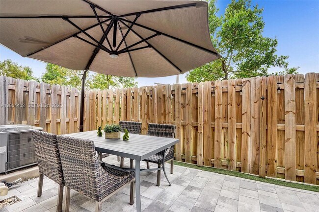 Building Photo - 10437 NW 82nd St