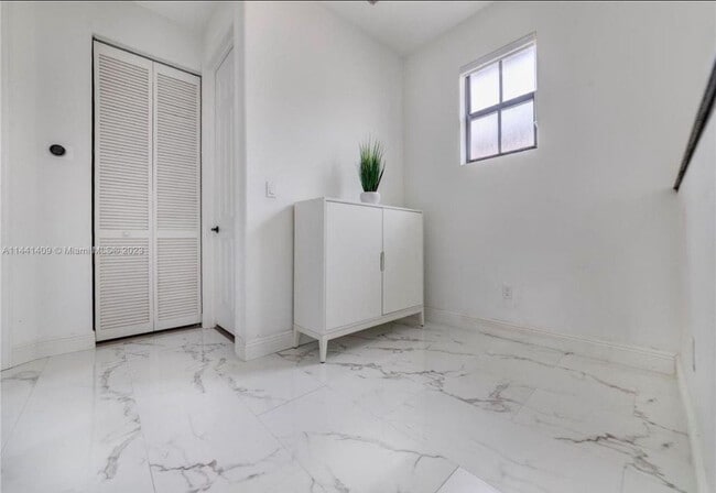 Building Photo - 8362 NW 39th Ct