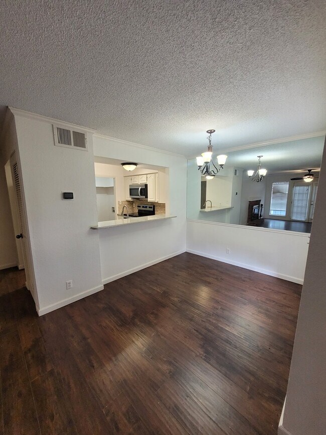 Building Photo - 1 bed 1 bath unit at Sagewood Condominums