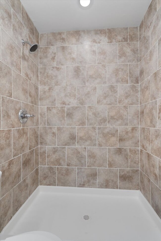 Building Photo - 6211 Manor Rd