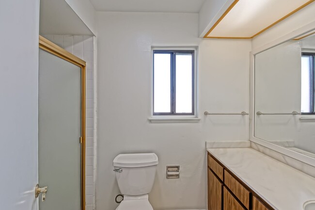 Building Photo - Bright & Airy, End-Unit 3BR2.5BA Townhouse w/ 2-Car Garage in Beautiful Gated Community w/ Pool &...