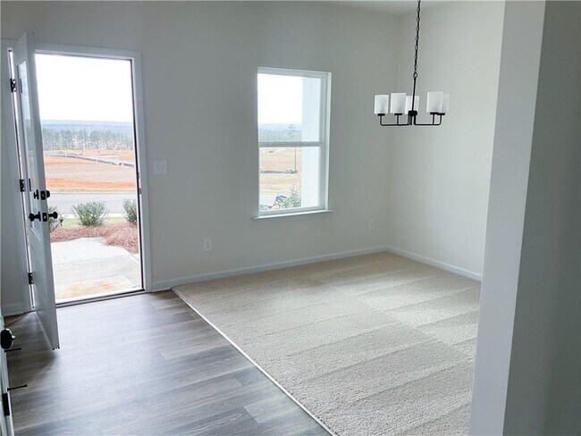 Building Photo - 627 Mountaintop Rd SW