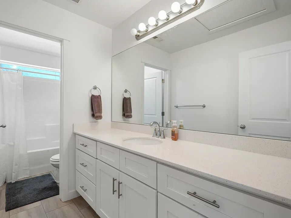 Building Photo - 4228 E Bonne Vista Dr