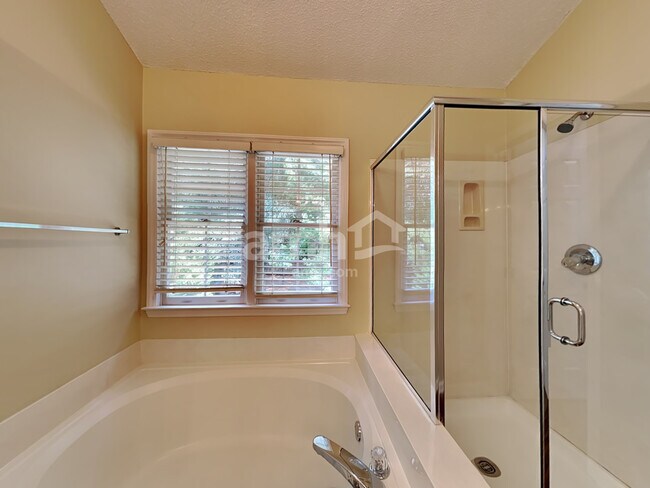 Building Photo - 9308 Leslieshire Dr