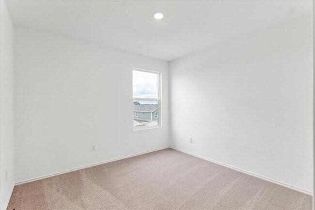 Building Photo - 2405 Sunray Ct