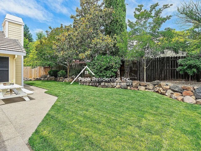 Building Photo - Updated 4bd/2ba Folsom Home with 3 Car Gar...