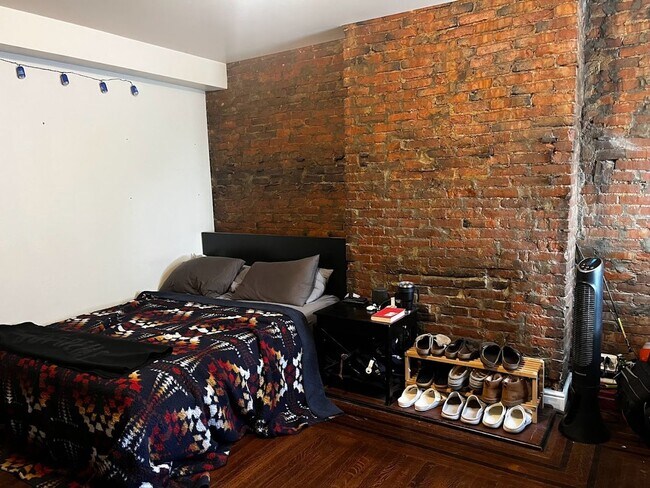 Building Photo - 2128 E Carson St