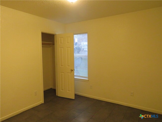 Building Photo - 1602 Dugger Cir