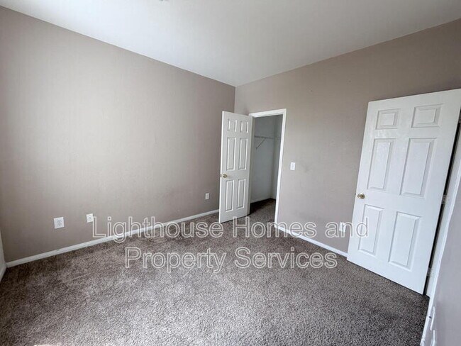Building Photo - 6955 N Durango Dr