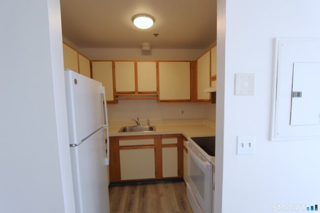 Building Photo - 1838 Black Rock Tpke