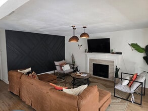 Building Photo - 6872 Greenleaf Dr