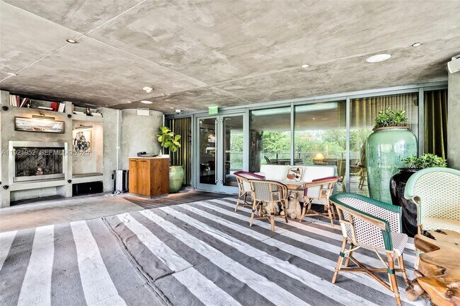 Building Photo - 1300 S Miami Ave