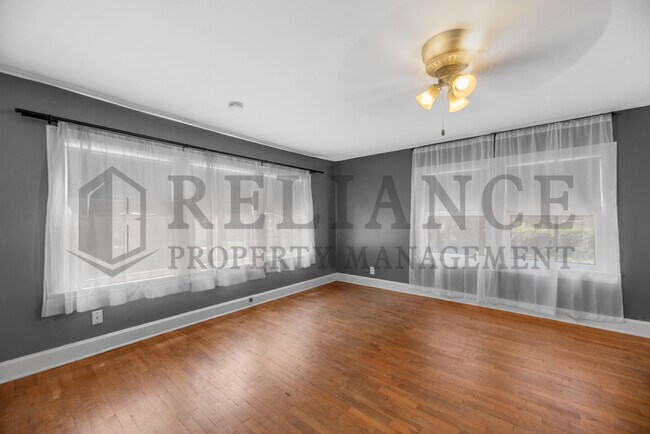 Building Photo - 601 N Pershing St