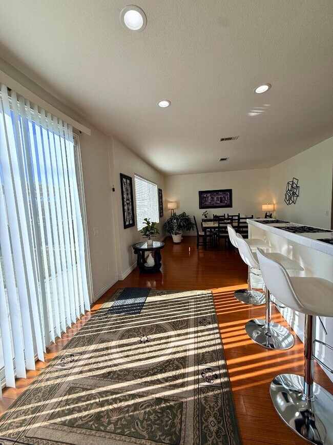 Building Photo - 14115 Desert Rose St