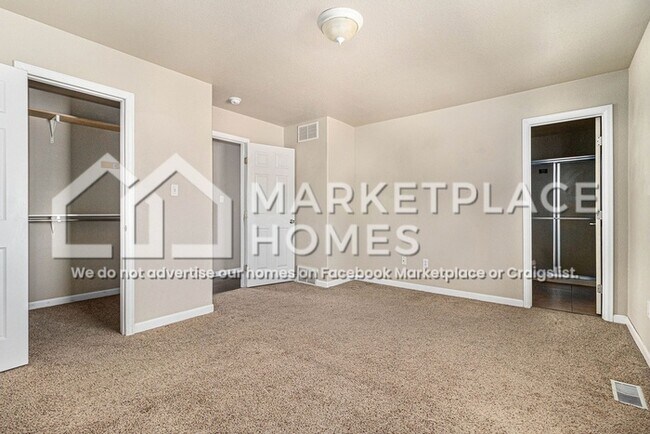 Building Photo - 147 S Golfwood Dr W