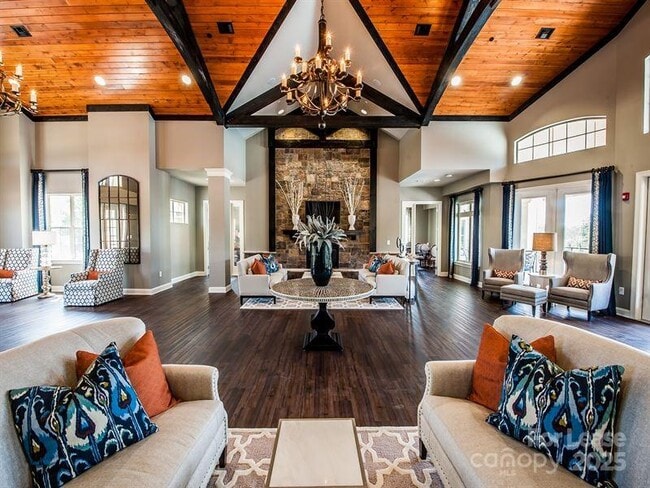 Building Photo - 15130 Oleander Dr