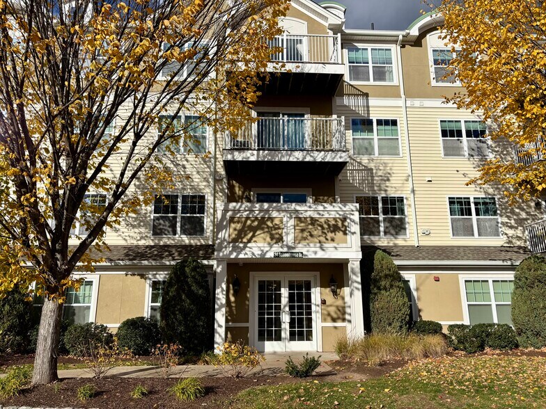 Building Photo - 34 Schoolhouse Dr