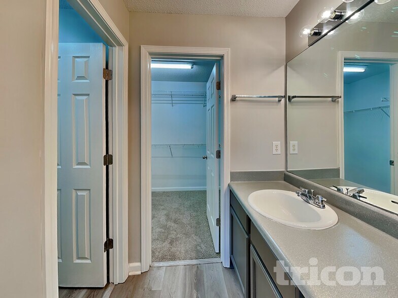 Building Photo - 1654 Heyford Cir NW