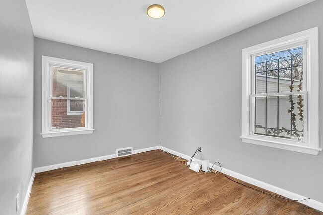 Building Photo - 5595 Cadieux Rd