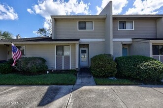 Building Photo - 3801 Crown Point Rd