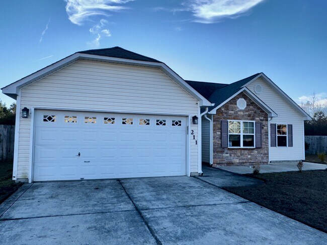 Primary Photo - 211 Hidden Oaks Dr