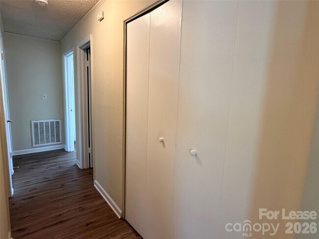 Building Photo - 2220 Laburnum Ave