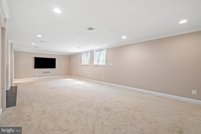 Building Photo - 4905 Dorset Ave