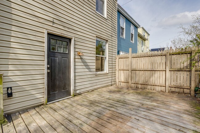 Building Photo - Available JULY 2026 - BEAUTIFULLY RENOVATED 3 Bedroom Home in the South Side Slopes!