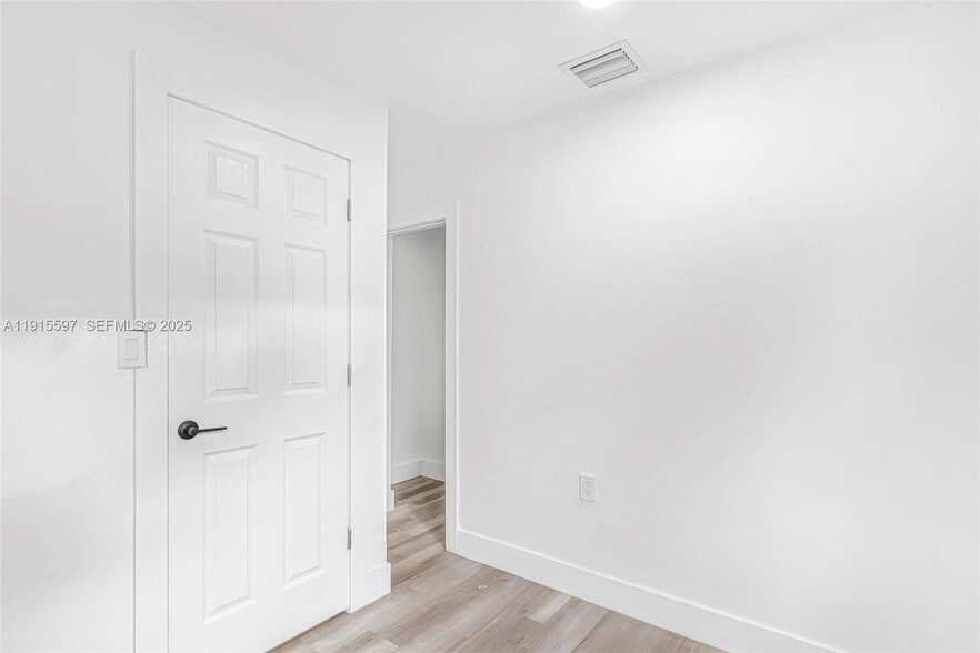 Building Photo - 216 NE 160th St