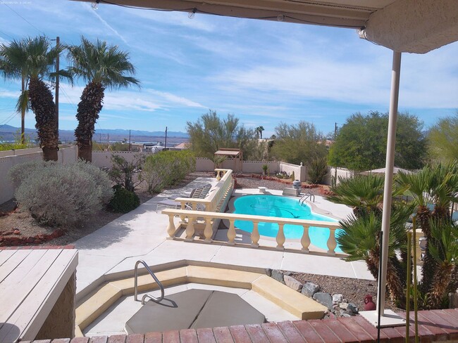 Building Photo - Entertainers Delight Beautiful Pool home Available May 12 to Sept 15, 2026