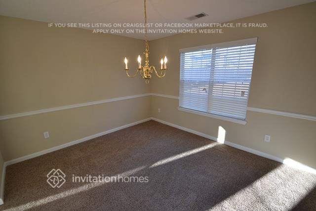 Building Photo - 103 Silvergrass Dr
