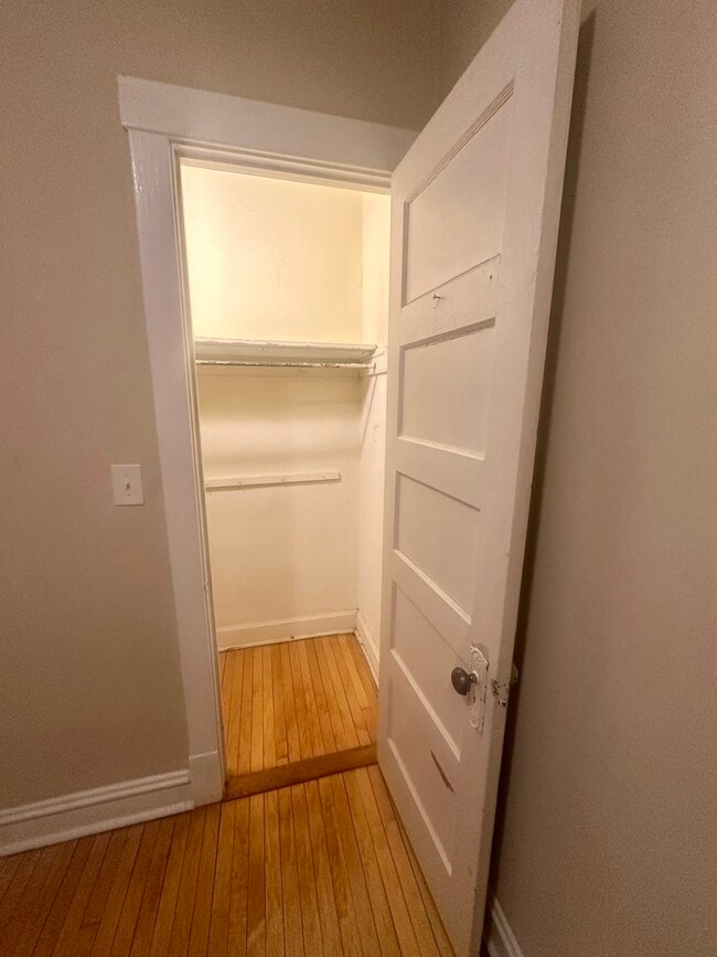 Building Photo - 1340 W Rosedale Ave