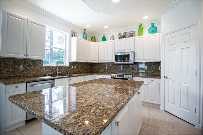 Building Photo - 2718 Misty Oaks Cir