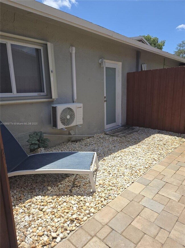 Primary Photo - 11030 NW 18th St