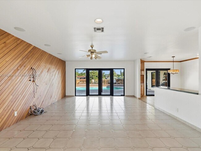 Building Photo - 21151 NE 22nd Ct