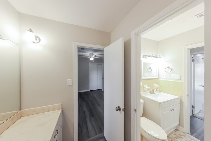 Building Photo - 3411 Royal Carriage Dr